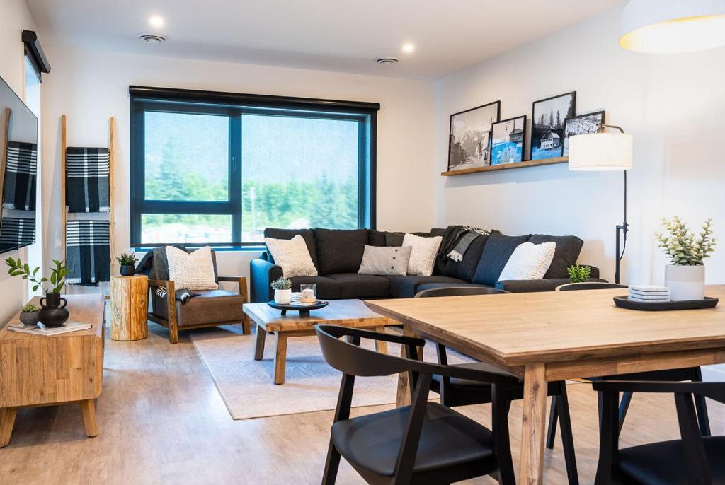 Ghost Peak By Revelstoke Vacations Apartment Bagian luar foto